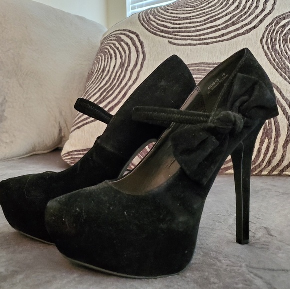 Shoes - Picture 2 of 2